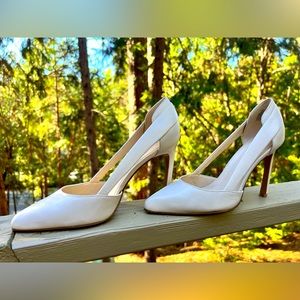 Nine West tan heels. Pumps. 3.5 inch. Like new. Size 7. Cream.